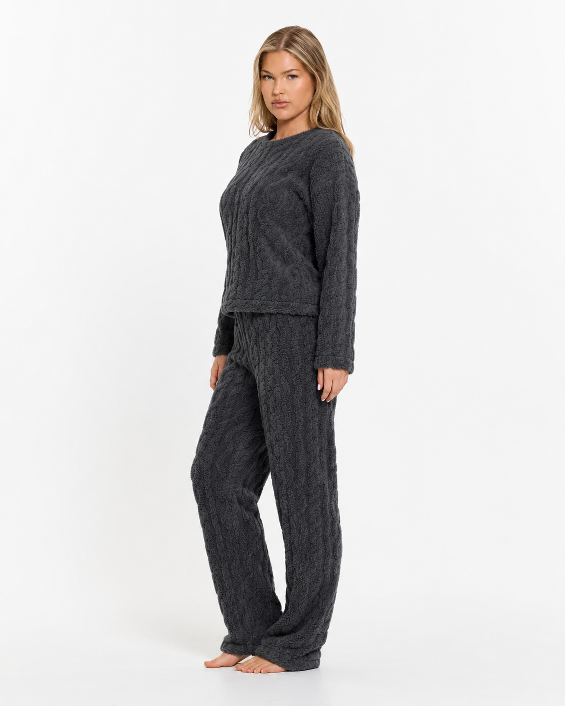 COMBO INVIERNO | Pijama Nube + 3 Pares de Calcetines Térmicos de Regalo