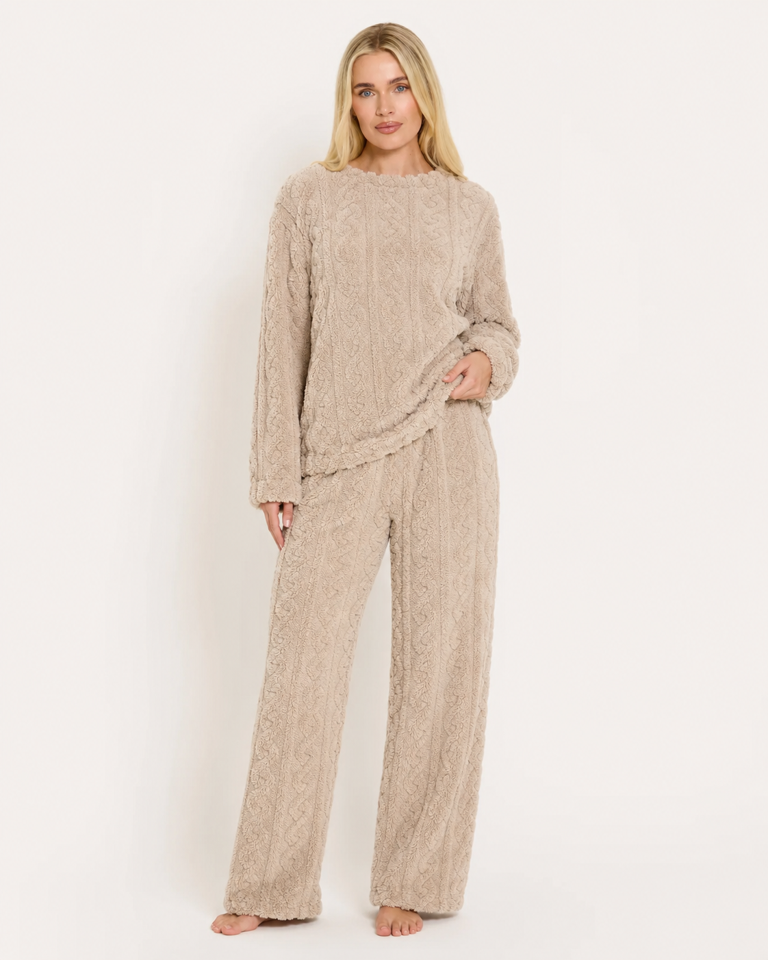 COMBO INVIERNO | Pijama Nube + 3 Pares de Calcetines Térmicos de Regalo