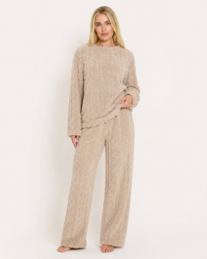COMBO INVIERNO | Pijama Nube + 3 Pares de Calcetines Térmicos de Regalo