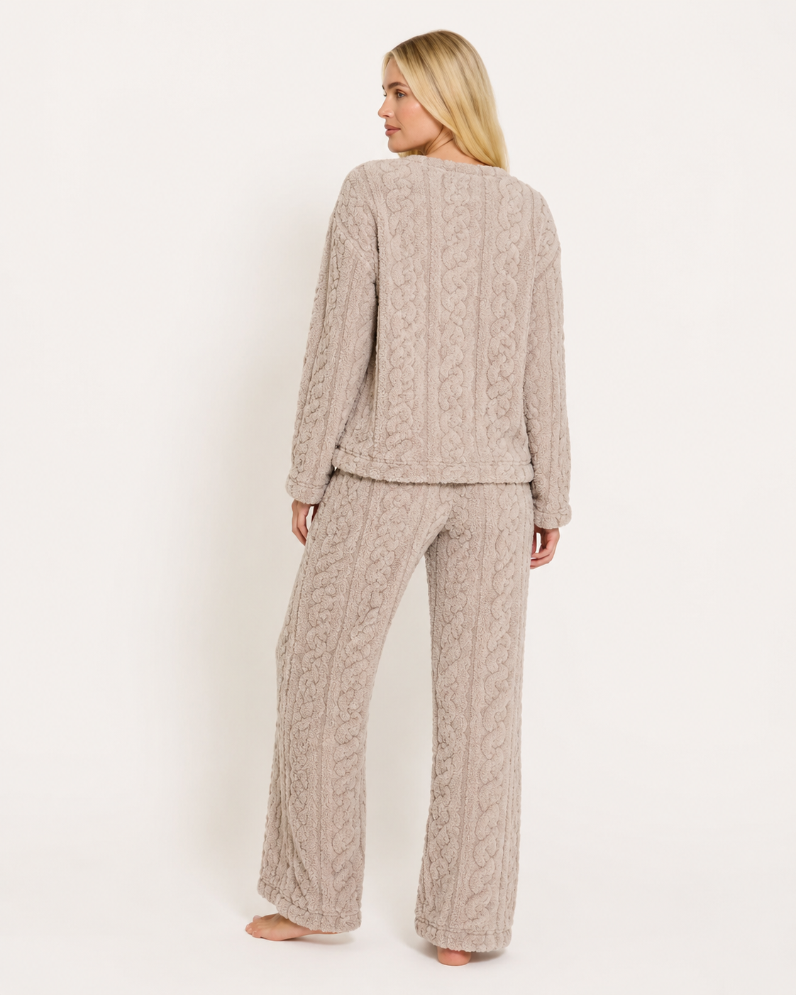 COMBO INVIERNO | Pijama Nube + 3 Pares de Calcetines Térmicos de Regalo